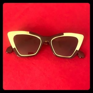 Hollywood Style Cat-Eye Black & Gold Sunglasses